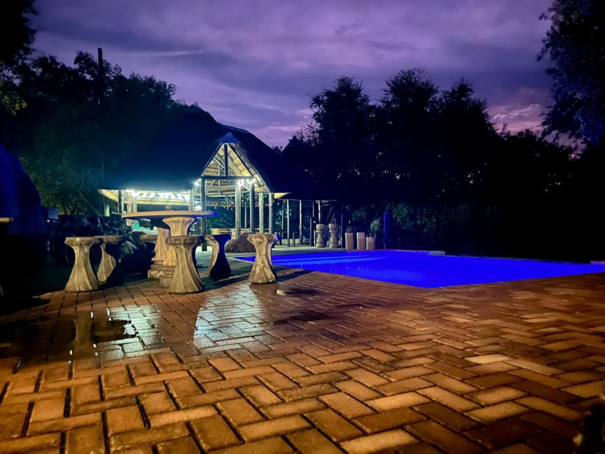 River Rock Lodge ปาเรส ภายนอก รูปภาพ
